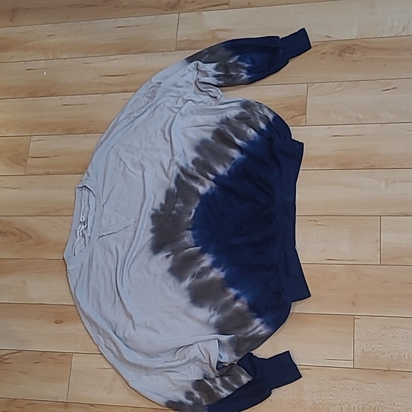 Young Fabulous & Broke Tops - Young Fabulous & Broke women's medium sweater